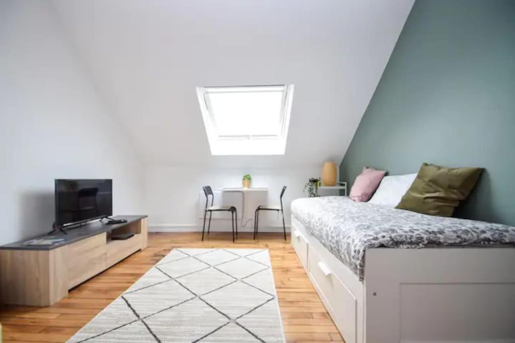 Disponible - Appartement Entier - 10Mn Rer B Aeroport Cdg - Paris Gare Du Nord, T11 Express, Le Bourget, Tout Equipe, Netflix Gratuit, 3 Personnes, 4Eme Etage, Escaliers, Parc Des Expositions, Parking Rue Gratuit Apres 19H Drancy Esterno foto