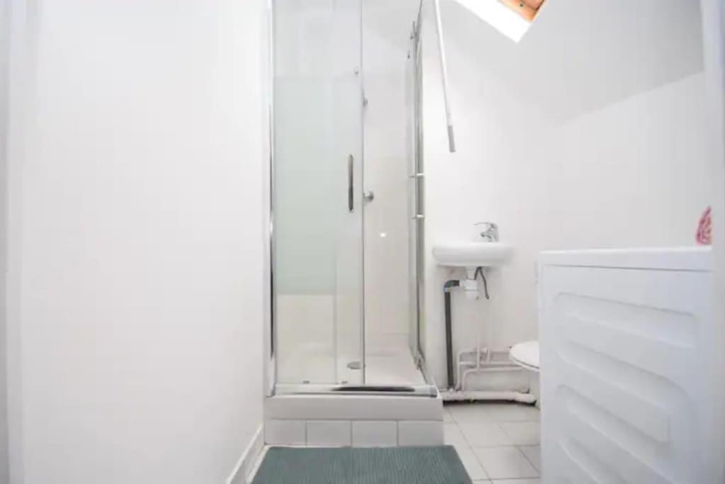 Disponible - Appartement Entier - 10Mn Rer B Aeroport Cdg - Paris Gare Du Nord, T11 Express, Le Bourget, Tout Equipe, Netflix Gratuit, 3 Personnes, 4Eme Etage, Escaliers, Parc Des Expositions, Parking Rue Gratuit Apres 19H Drancy Esterno foto