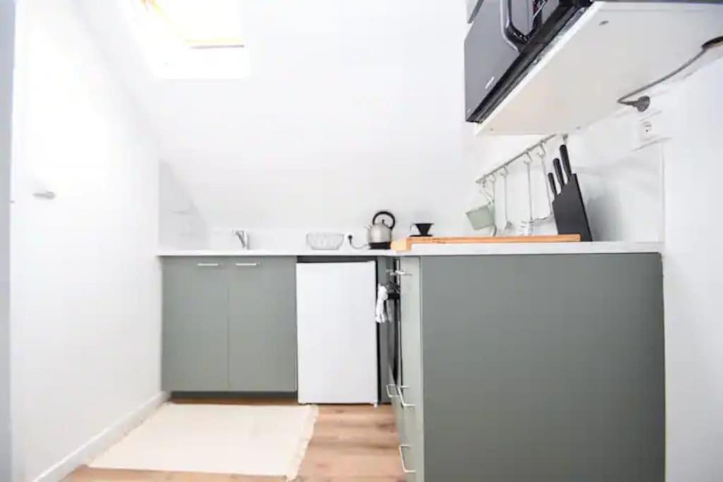 Disponible - Appartement Entier - 10Mn Rer B Aeroport Cdg - Paris Gare Du Nord, T11 Express, Le Bourget, Tout Equipe, Netflix Gratuit, 3 Personnes, 4Eme Etage, Escaliers, Parc Des Expositions, Parking Rue Gratuit Apres 19H Drancy Esterno foto