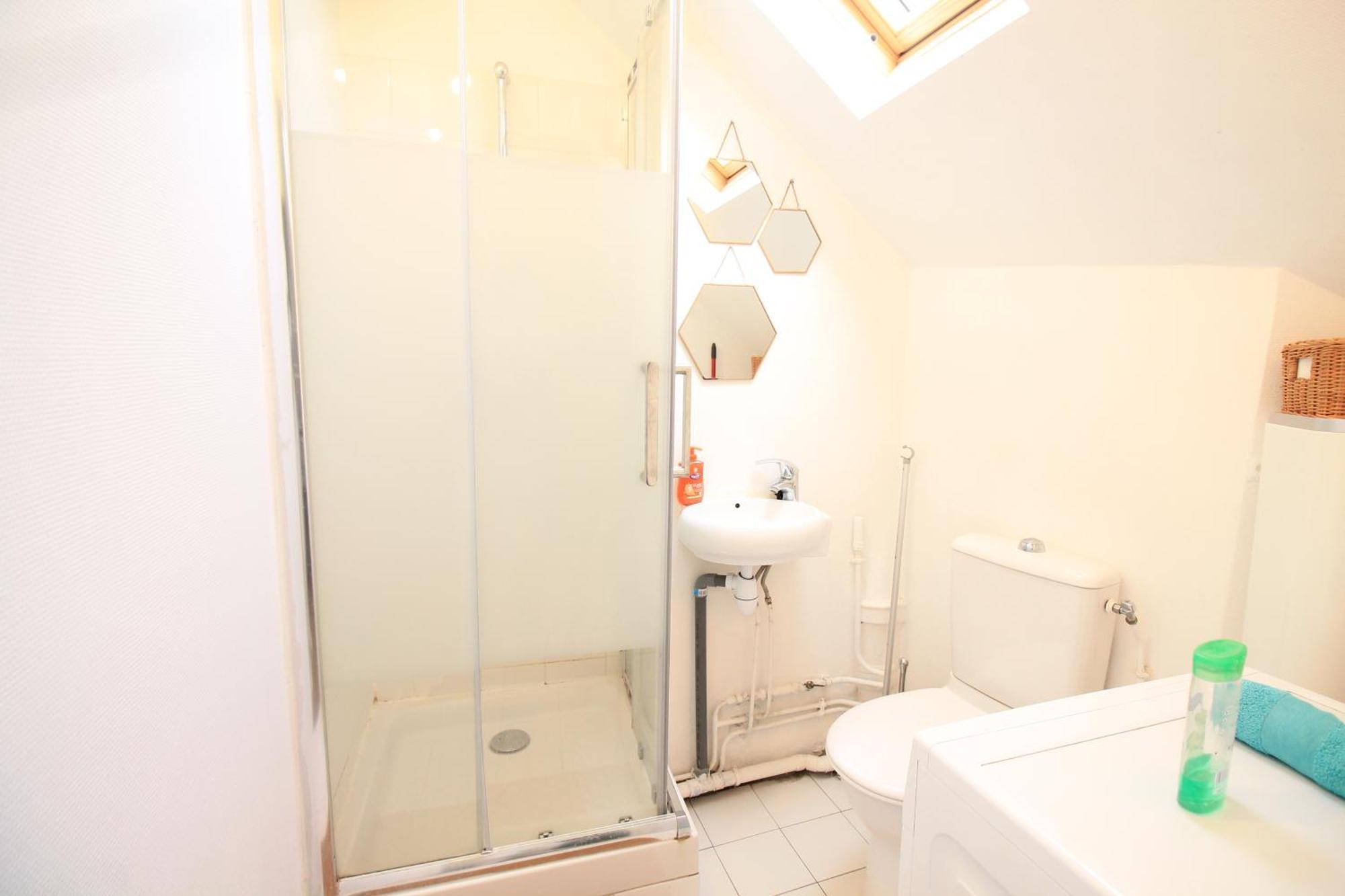 Disponible - Appartement Entier - 10Mn Rer B Aeroport Cdg - Paris Gare Du Nord, T11 Express, Le Bourget, Tout Equipe, Netflix Gratuit, 3 Personnes, 4Eme Etage, Escaliers, Parc Des Expositions, Parking Rue Gratuit Apres 19H Drancy Esterno foto