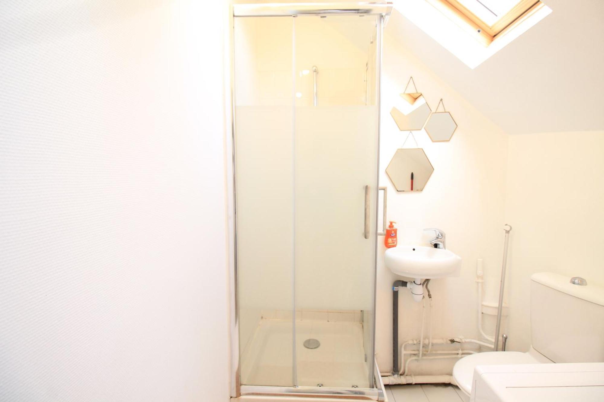 Disponible - Appartement Entier - 10Mn Rer B Aeroport Cdg - Paris Gare Du Nord, T11 Express, Le Bourget, Tout Equipe, Netflix Gratuit, 3 Personnes, 4Eme Etage, Escaliers, Parc Des Expositions, Parking Rue Gratuit Apres 19H Drancy Esterno foto